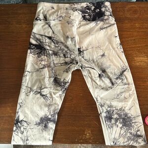 Yelete Active leggings black and white marble pattern